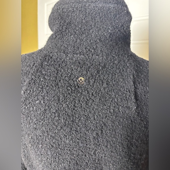 EUC Lululemon So Sherpa Black Cropped Bomber Jacket Size 6 - Picture 7 of 8